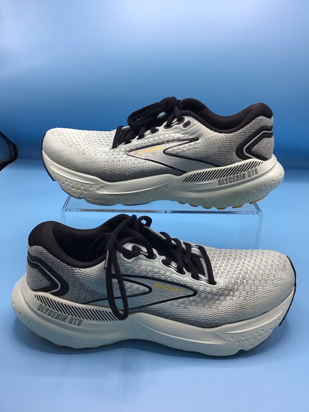 Brooks Running Shoes - Light  blue and Black size 7.5